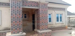 3bdrm Bungalow in Oshimili South for rent