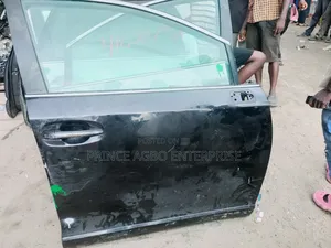 Toyota Door Venza 2011 Model