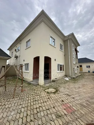 4bdrm Duplex in In An Estate for rent