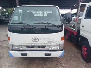 Photo - Toyota Dyna 2013 White