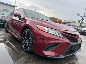 Toyota Camry XSE FWD (2.5L 4cyl 8AM) 2018 Red