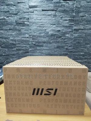 New Laptop MSI Vector 17 HX AI A2XWJG 16GB Intel Core Ultra 7 SSD 512GB