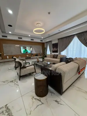 Luxury Expansive 3 Bedroom Apartment