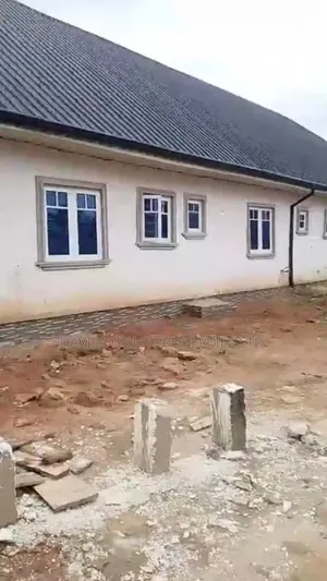 7bdrm Block of Flats in Benin City for sale