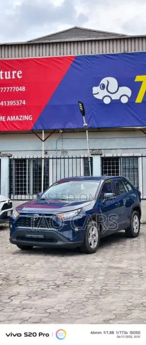 Toyota RAV4 LE 2021 Blue