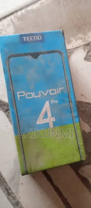 Tecno Pova 4 128 GB Blue