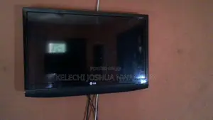 Photo - 32" Flatscreen Lg LCD T.V.