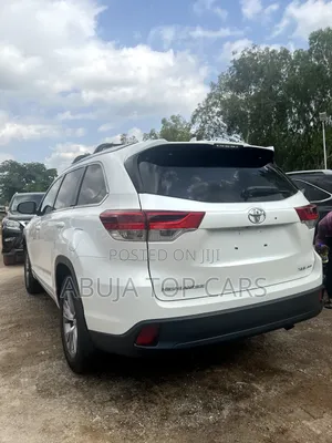 Toyota Highlander XLE 4x4 V6 (3.5L 6cyl 8A) 2018 White