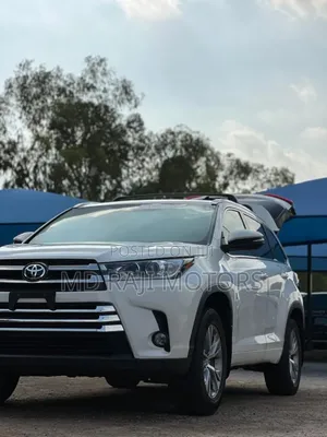 Toyota Highlander XLE 4x2 V6 (3.5L 6cyl 8A) 2018 White