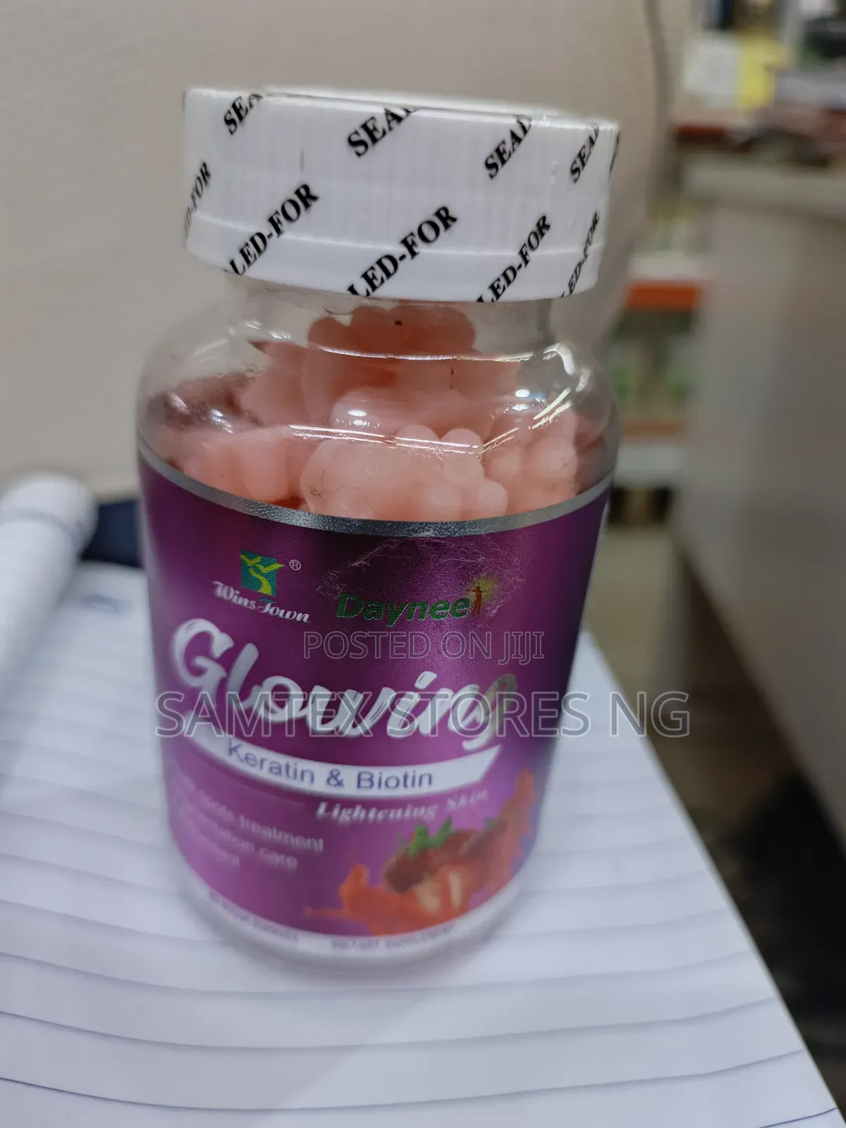 Glowing Keratin Biotin Gummies.