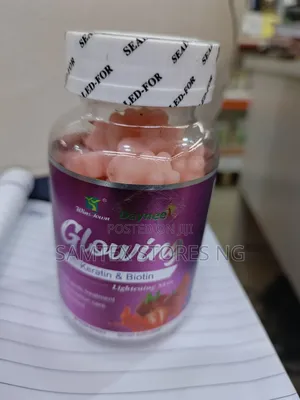 Glowing Keratin Biotin Gummies.