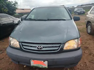 Photo - Toyota Sienna 2003 Beige