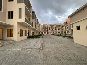 5bdrm Duplex in Dawaki,Close To for sale