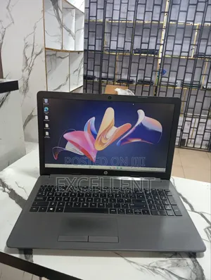 Laptop HP 255 G8 8GB AMD Ryzen 3 SSD 128GB