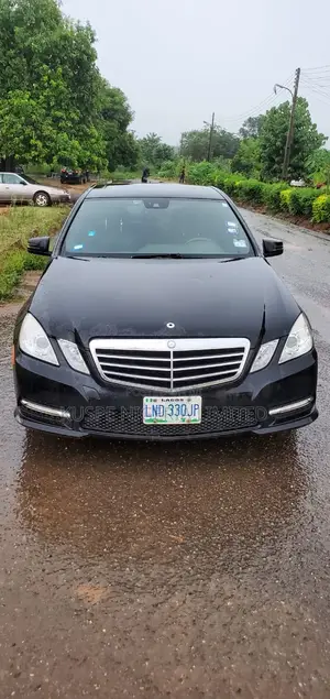 Photo - Mercedes-Benz E250 2012 Black