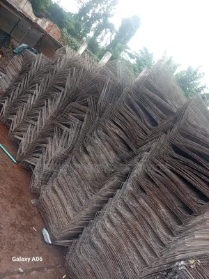 Used Neat Both Fabricated and Imported Battery Cage