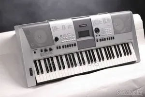 Yamaha Keyboard E413
