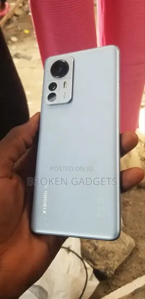 Photo - Xiaomi 12 Pro 256 GB Blue
