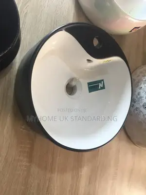 Quality Black and White Wash Hand Basin