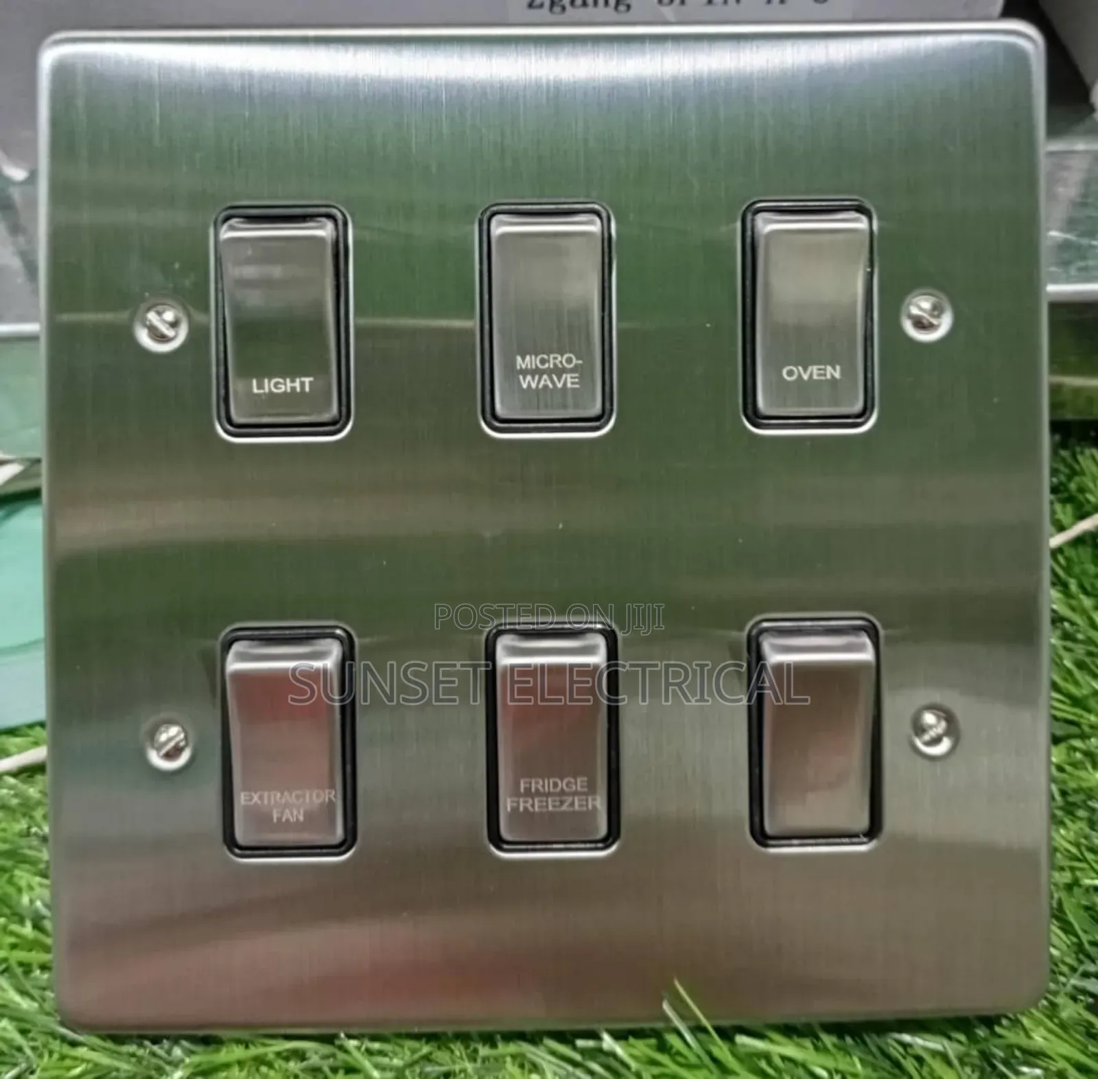 6 Gang Grid Plate Silver Body