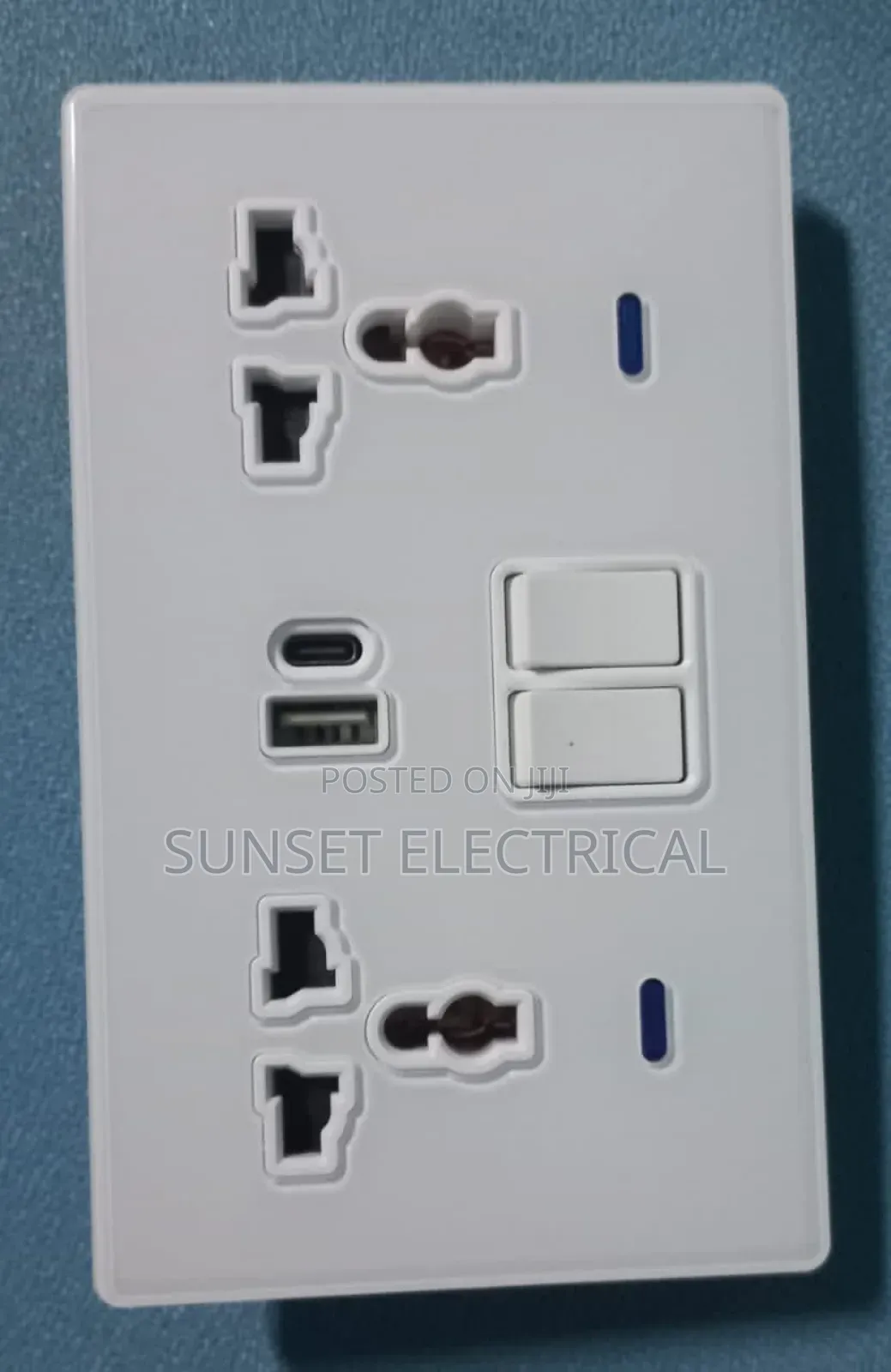 13amps Double Socket With Usb Port+Type C Mouth