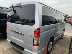 Toyota HiAce 2014 Silver