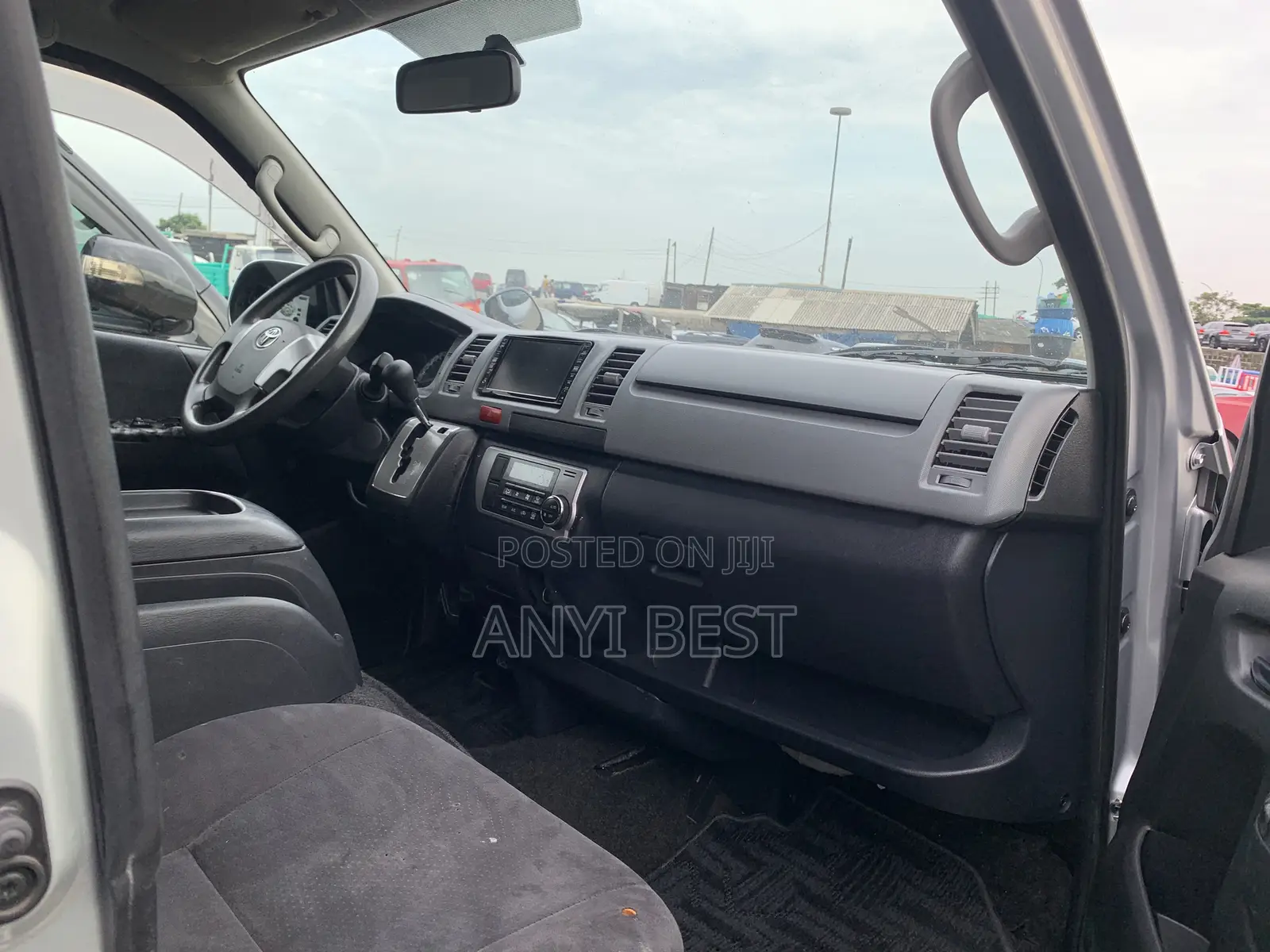 Toyota HiAce 2014 Silver