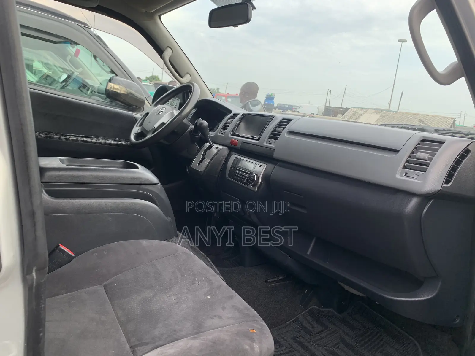 Toyota HiAce 2014 Silver