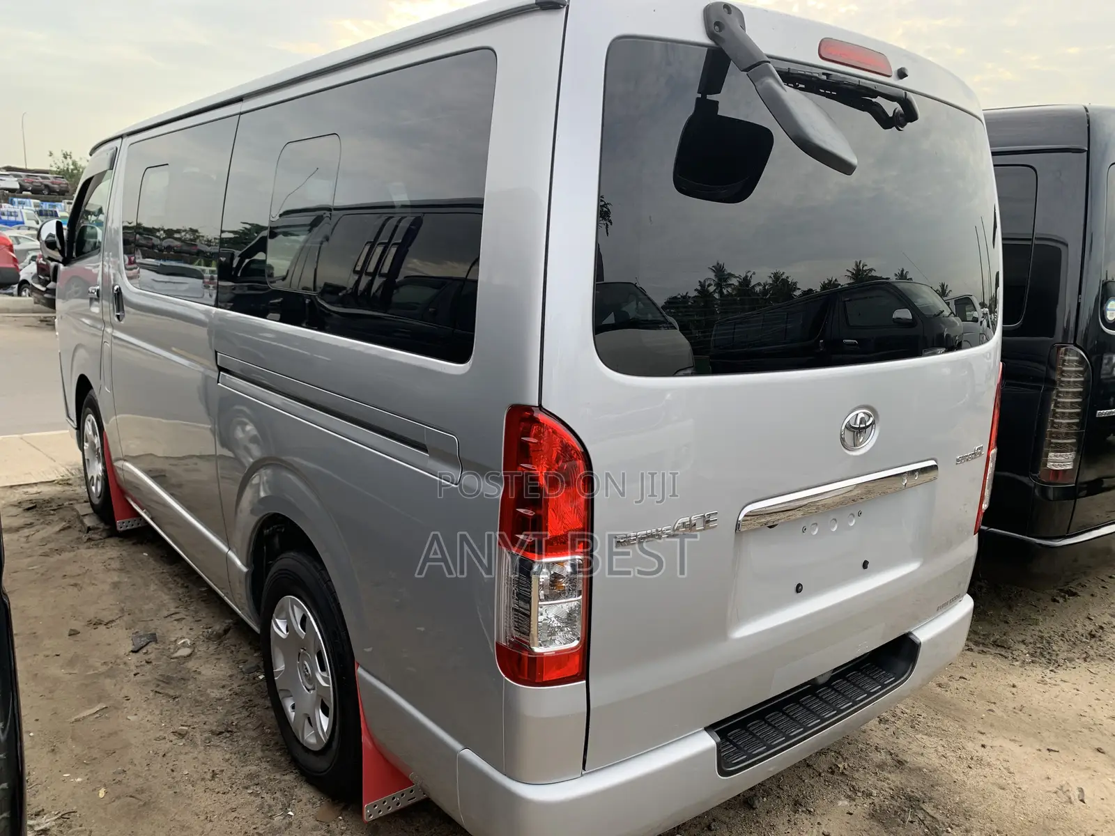 Toyota HiAce 2014 Silver