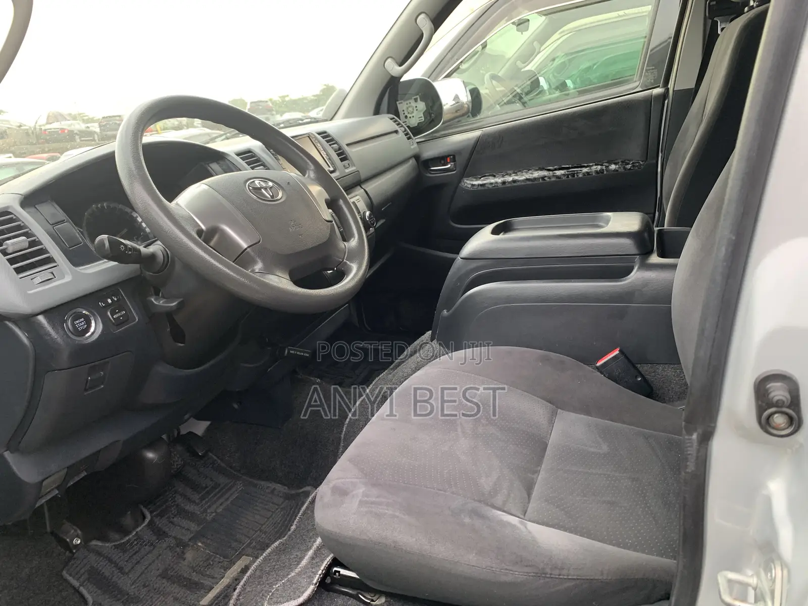 Toyota HiAce 2014 Silver