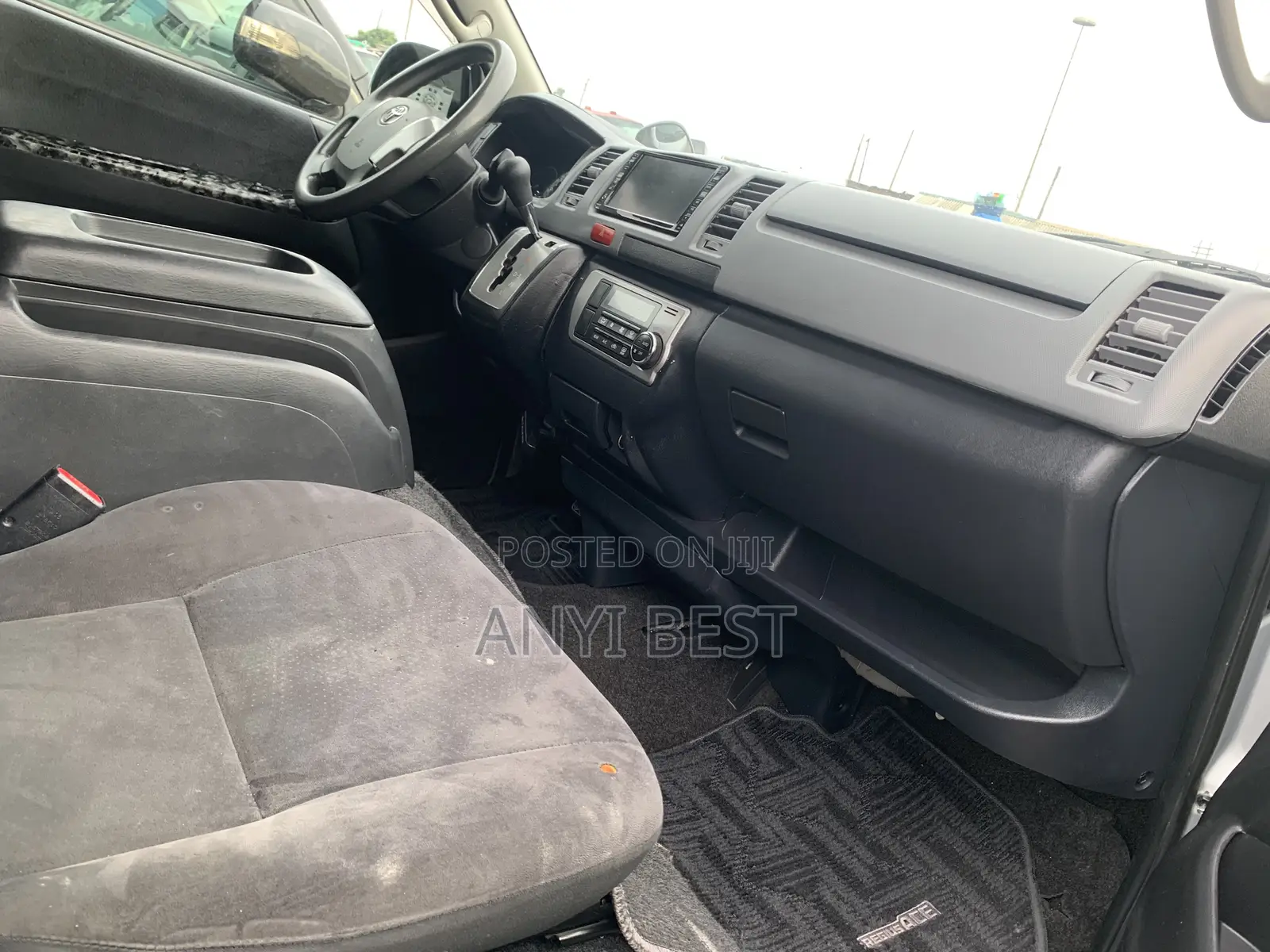 Toyota HiAce 2014 Silver