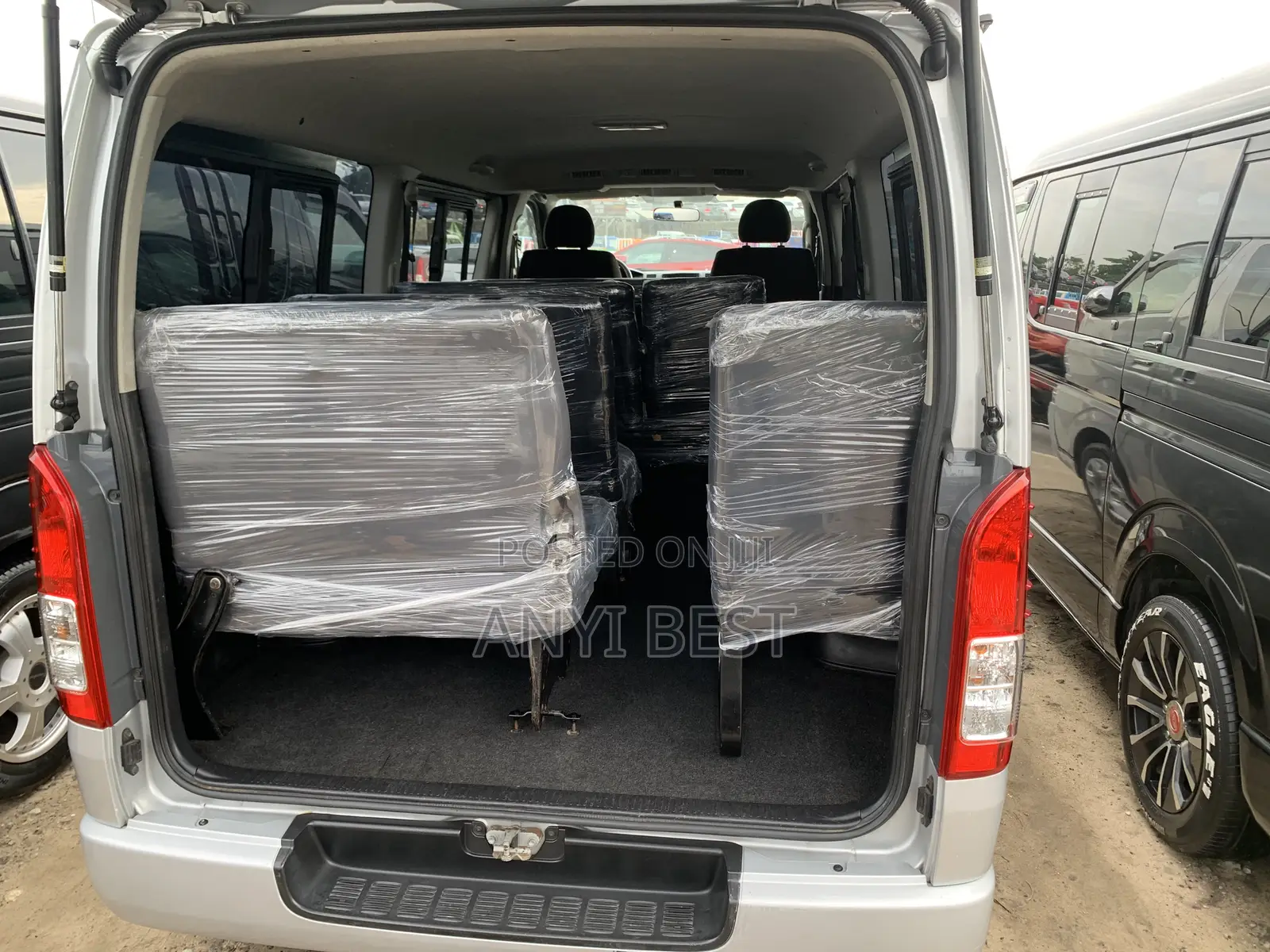 Toyota HiAce 2014 Silver