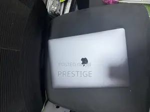 Macbook Pro Touch Bar and Non Touch Bar Screen 2016/17