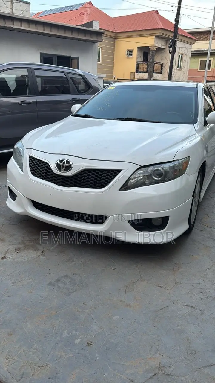 Toyota Camry XLE 4dr Sedan (2.5L 4cyl 6AM) 2010 White