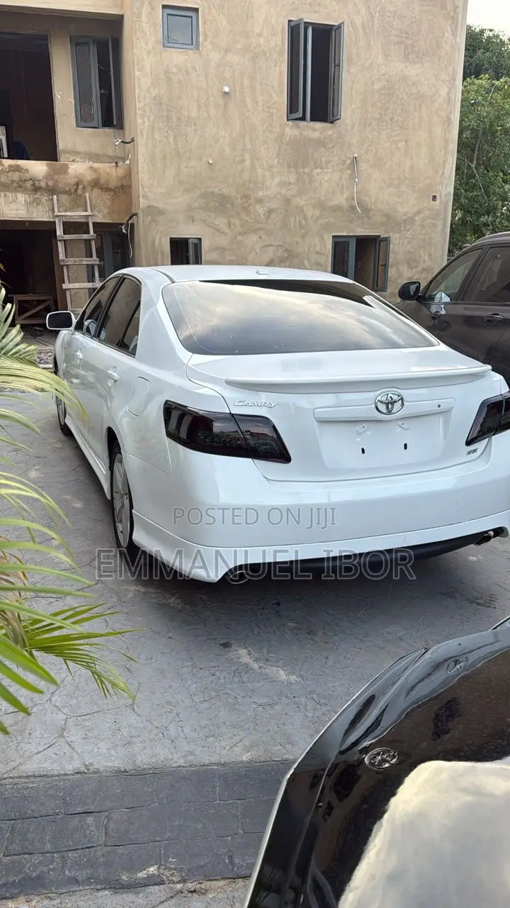 Toyota Camry XLE 4dr Sedan (2.5L 4cyl 6AM) 2010 White