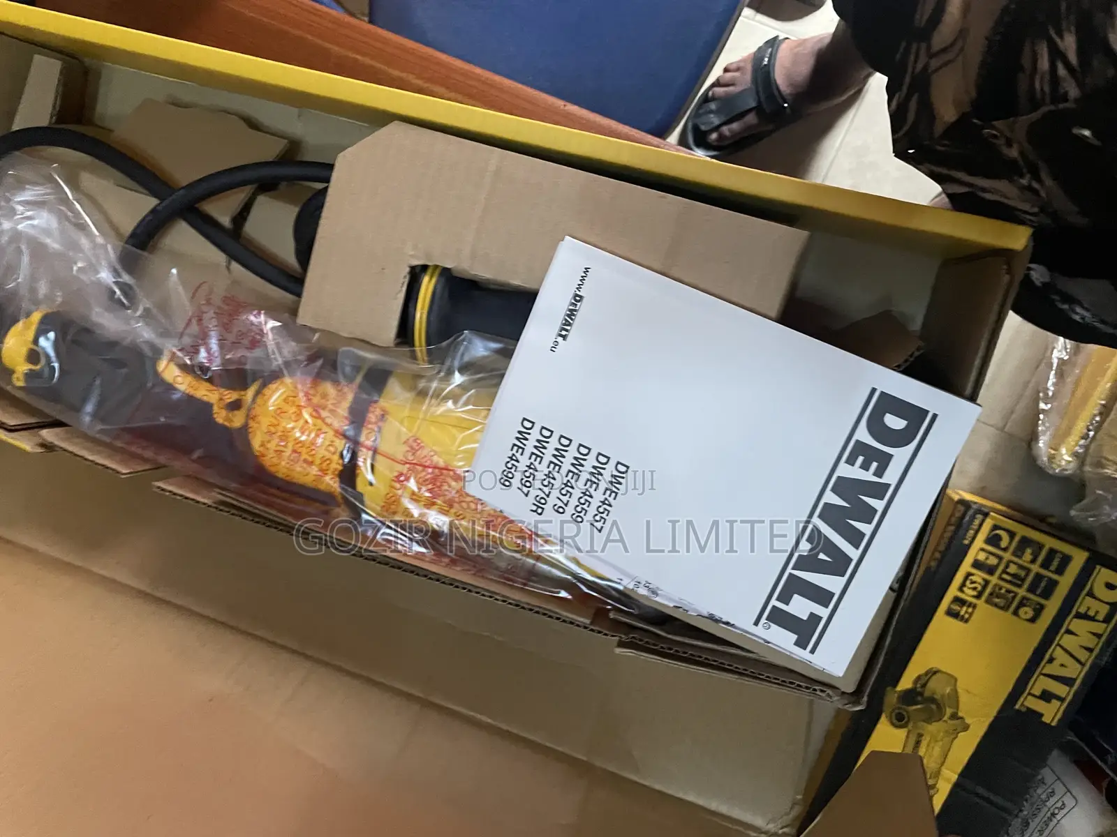 Dewalt Dwe4579 Angle Grinder