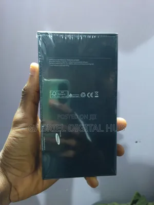 New Samsung Galaxy S21 5G 128 GB Gold