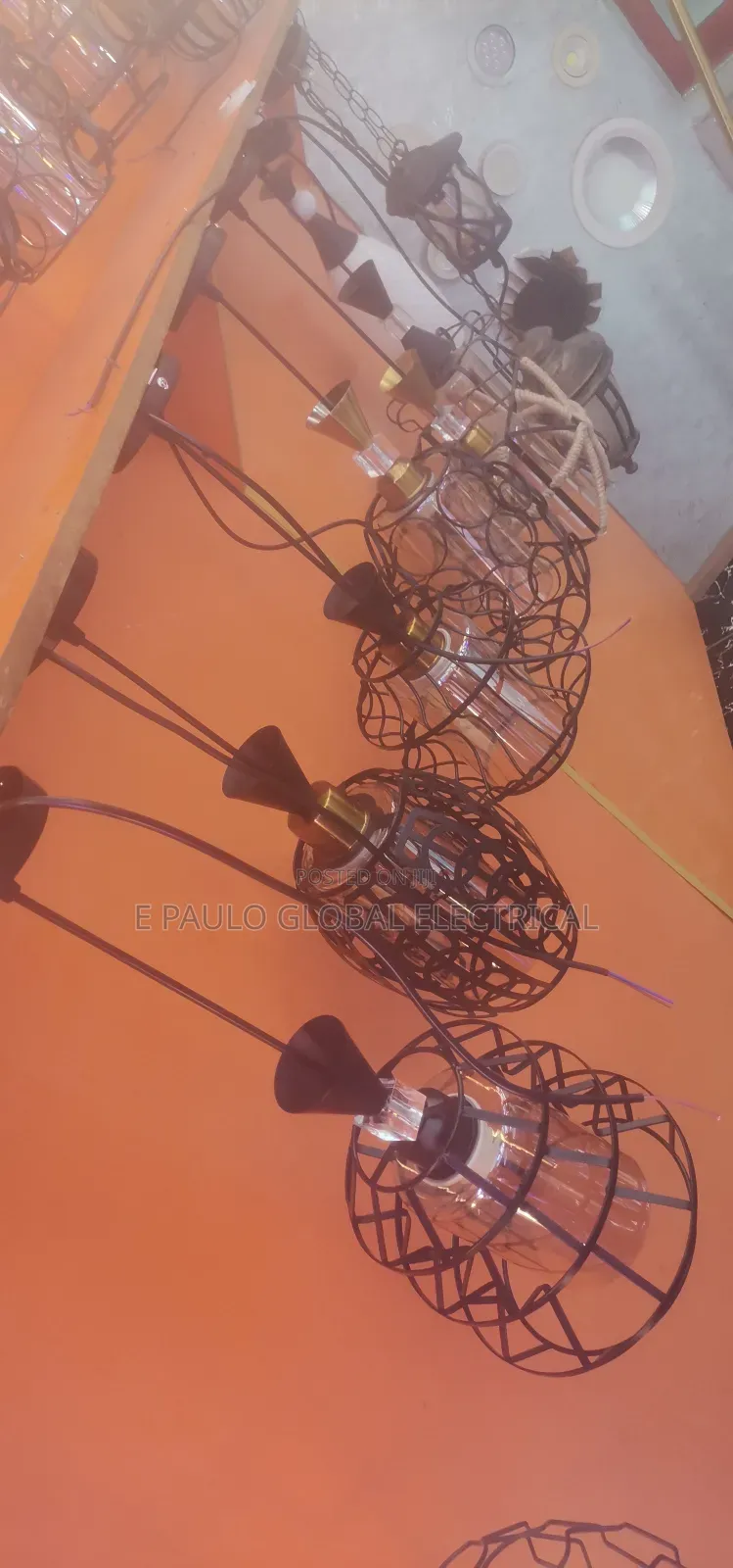 Dropping Pendant Light