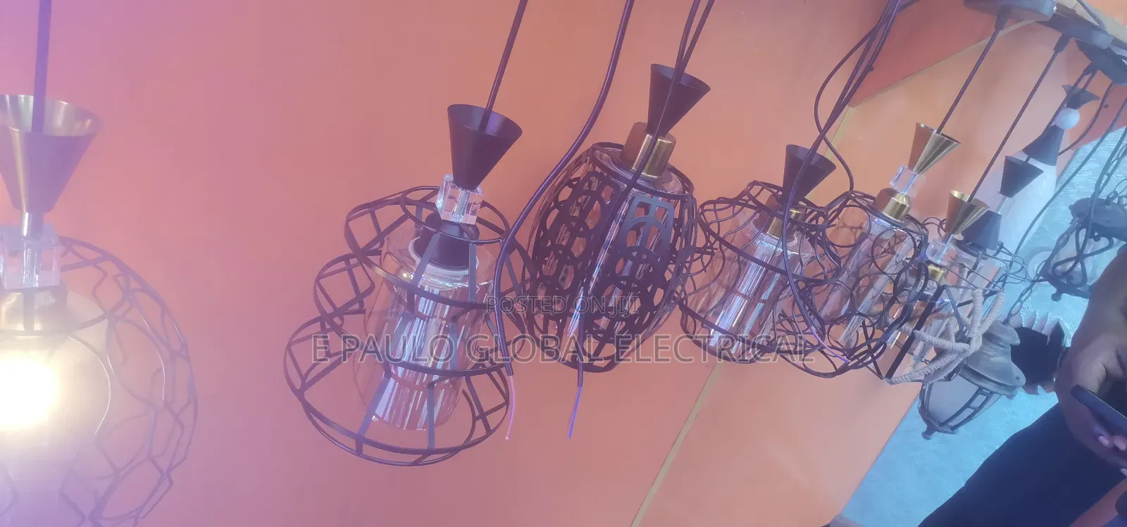 Dropping Pendant Light
