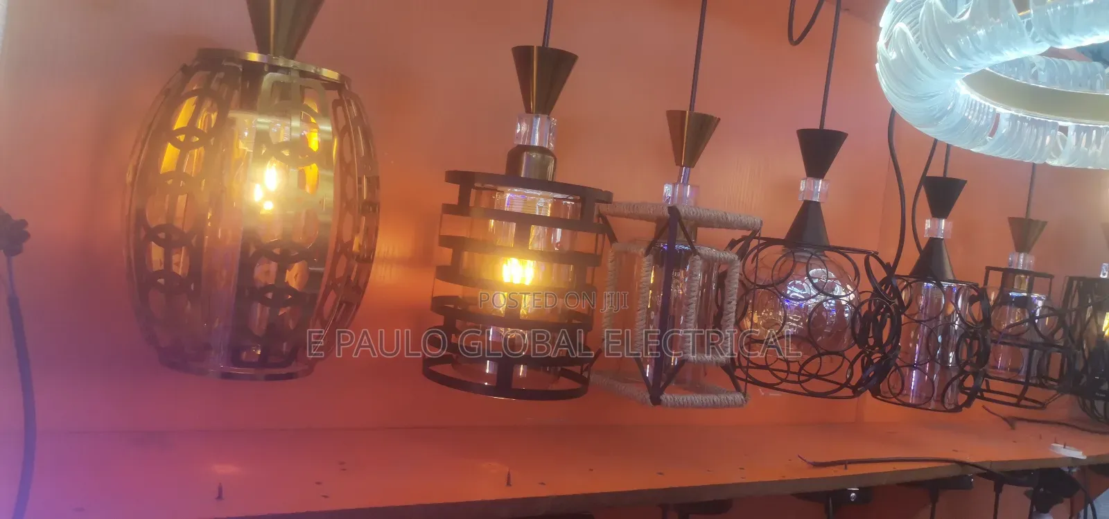 Dropping Pendant Light