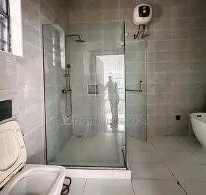 Shower Cubicle With A Plain 10mm Tempered Glass