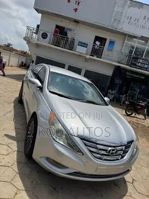 Hyundai Sonata GLS Sedan FWD (2.4L 4cyl 6A) 2012 Silver