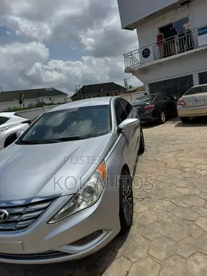 Hyundai Sonata GLS Sedan FWD (2.4L 4cyl 6A) 2012 Silver