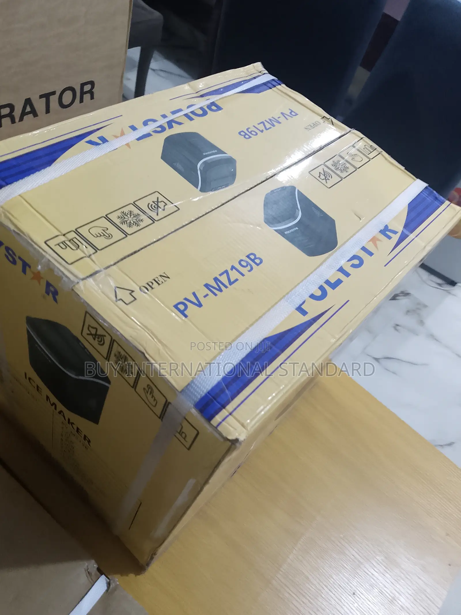 Compact Ice Maker Ideal for Home Use
