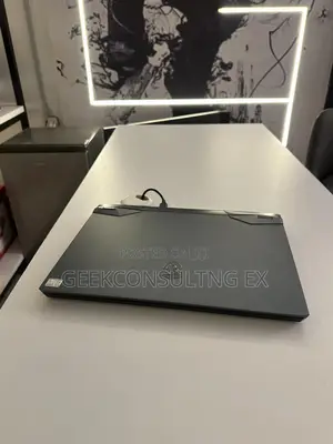 Laptop MSI GE66 Raider 10SGS 16GB Intel Core I7 SSD 512GB