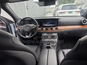 Mercedes-Benz E300 2018 Blue