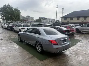 Mercedes-Benz E300 2018 Blue