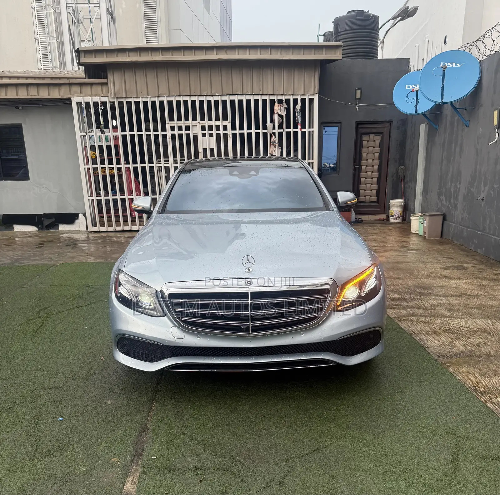 Mercedes-Benz E300 2018 Blue