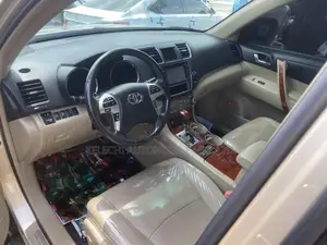 Toyota Highlander Limited 3.5l 4WD 2013 Gold