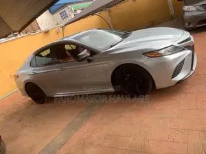 Toyota Camry XSE FWD (2.5L 4cyl 8AM) 2018 Silver